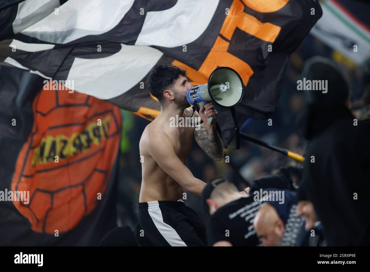 Turin, Italie. 16 février 2025. Fans lors de la Serie a italienne, saison 2024/25, match de football entre la Juventus FC et le FC Inter le 16 février 2025 au stade Allianz, Turin, Italie. Crédit : Nderim Kaceli/Alamy Live News Banque D'Images