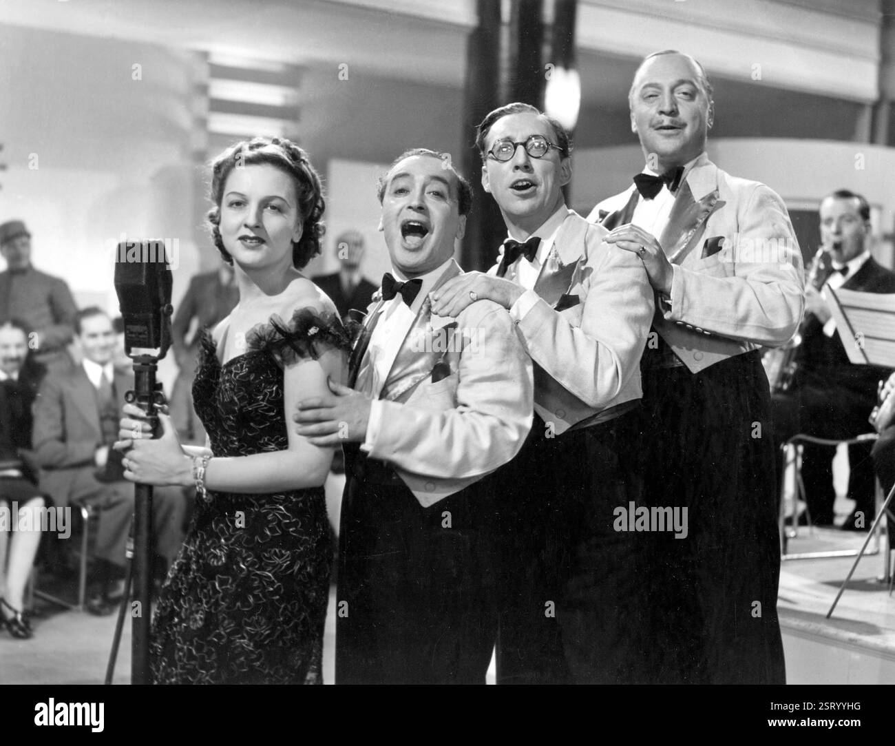SOYONS CÉLÈBRES [BR 1939] BETTY DRIVER, JIMMY O'DEA, SONNIE HALE, BASIL RADFORD SOYONS CÉLÈBRES date : 1939 Banque D'Images