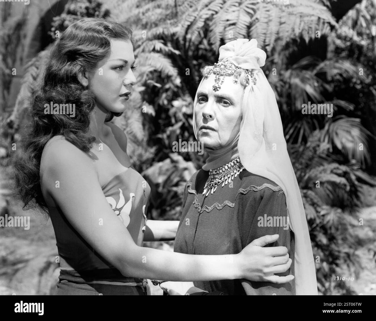 1944 COBRA WOMAN [US] MARIA MONTEZ, MARY NASH Date : 1944 Banque D'Images