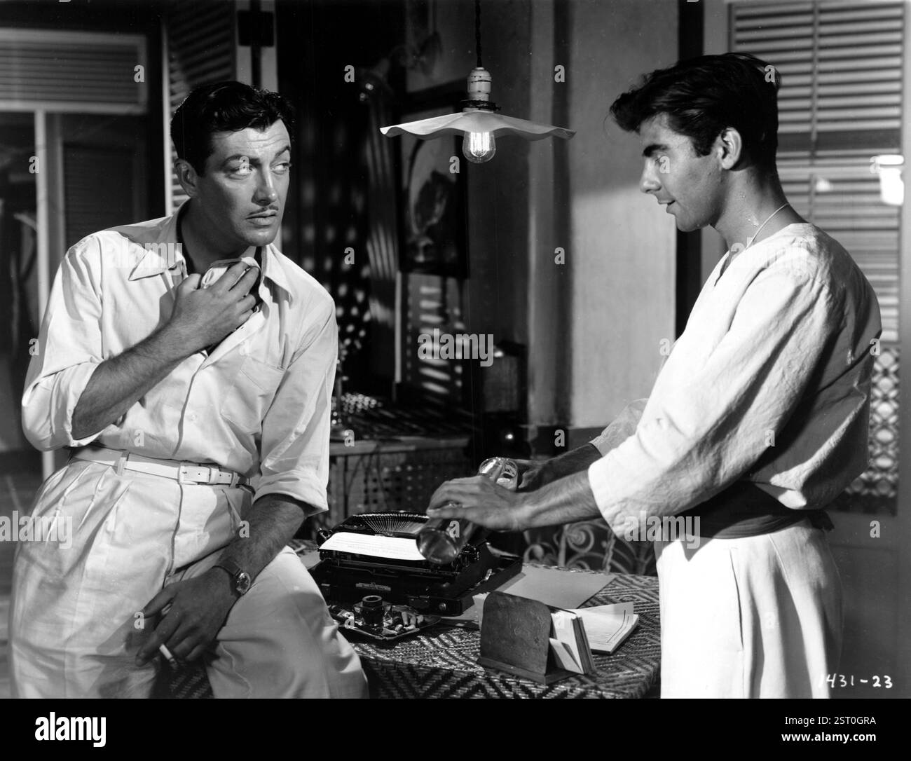 LE POT-DE-VIN [US 1949] ROBERT TAYLOR, [NON IDENTIFIÉ] date : 1949 Banque D'Images