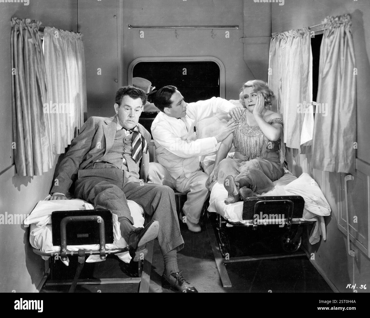 INFIRMIÈRE AUTORISÉE [US 1934] SIDNEY TOLER [GAUCHE] date : 1934 Banque D'Images