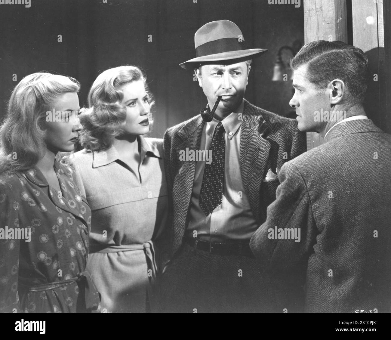CROSSFIRE [US 1947] GLORIA GRAHAME, JACQUELINE WHITE, ROBERT YOUNG, PAUL KELLY date : 1947 Banque D'Images