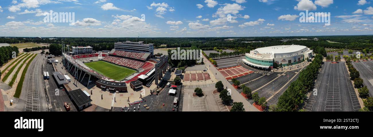 Images de drone de jour de PNC Arena, stade des Carolina Hurricanes et de NC State Mens Basketball Banque D'Images