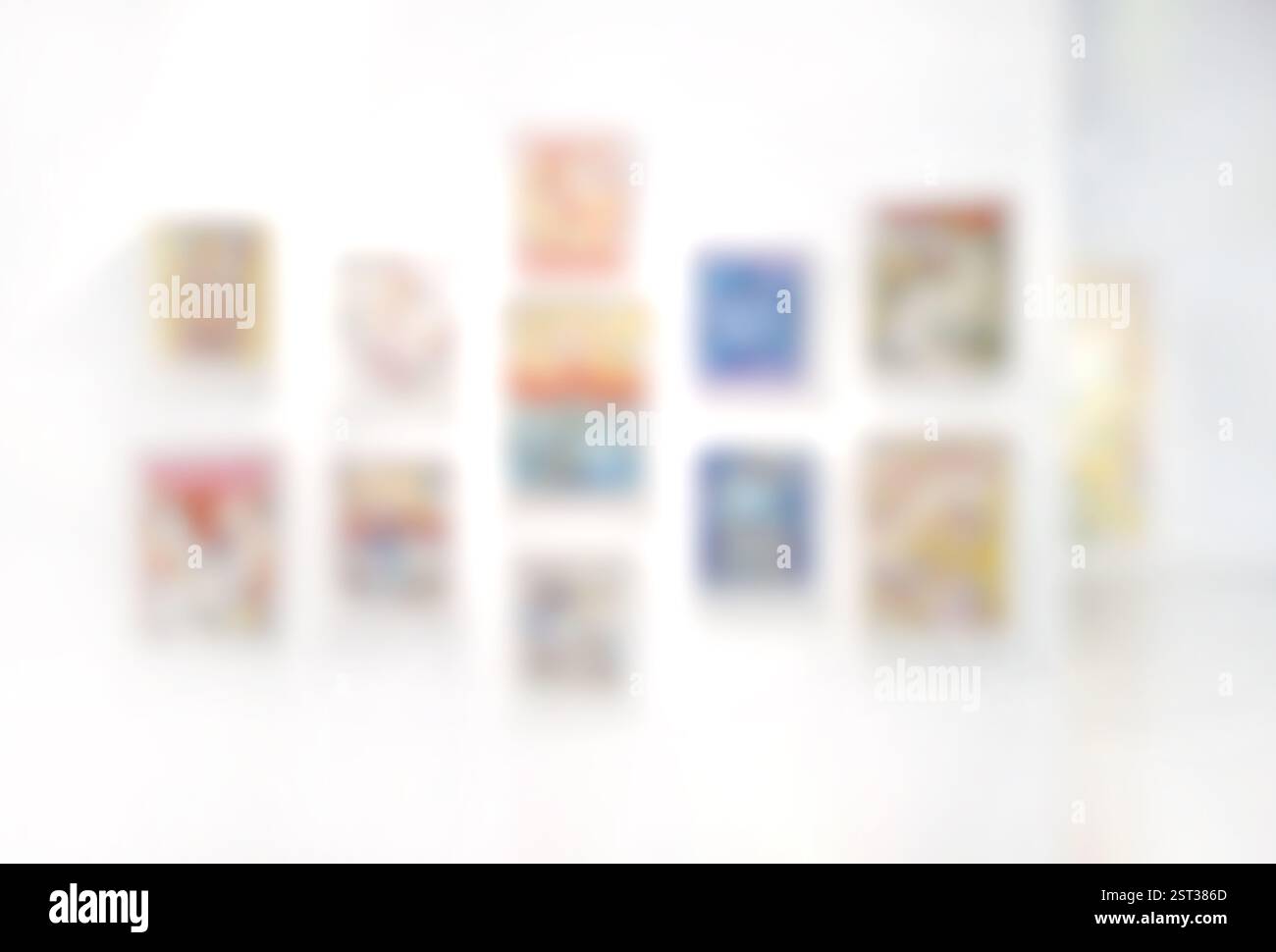 Galerie d'exposition d'art flou fond, peinture abstraite colorée sur fond blanc Banque D'Images