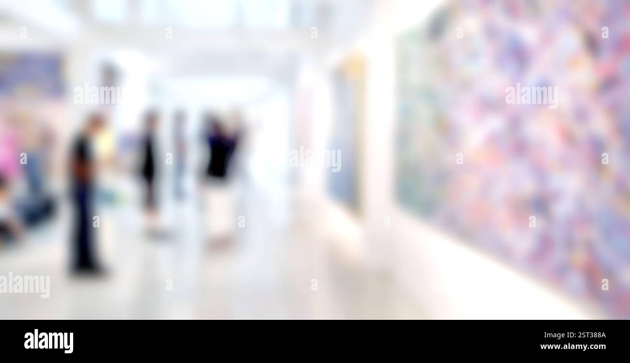 Les visiteurs de la galerie d'exposition d'art flou fond, peinture abstraite colorée sur fond blanc Banque D'Images