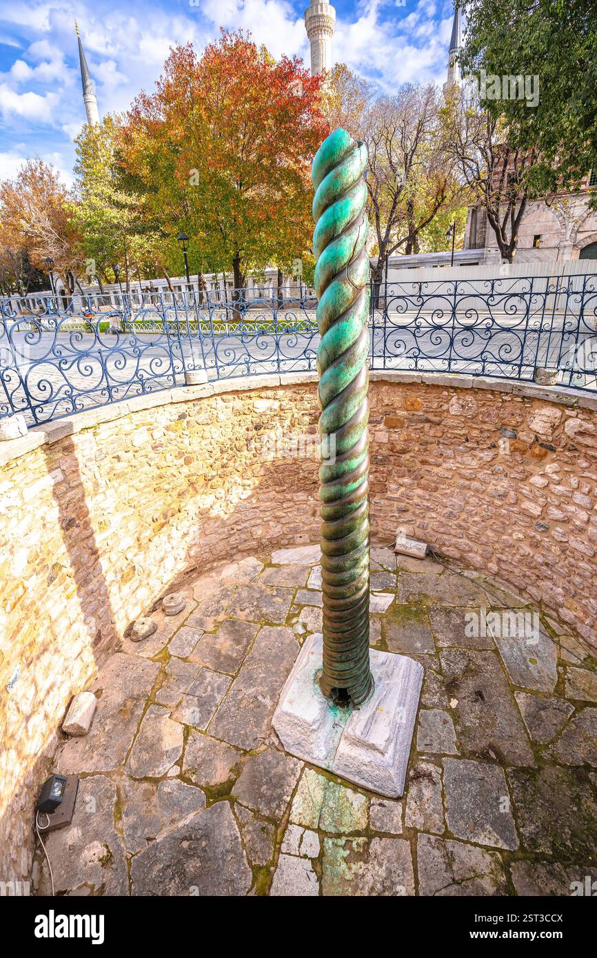 Colonne de serpent également connu sous le nom de colonne de Serpentine, Tripode Plataean ou Tripode Delphes est une ancienne colonne de bronze à l'hippodrome de Constantinople, Banque D'Images