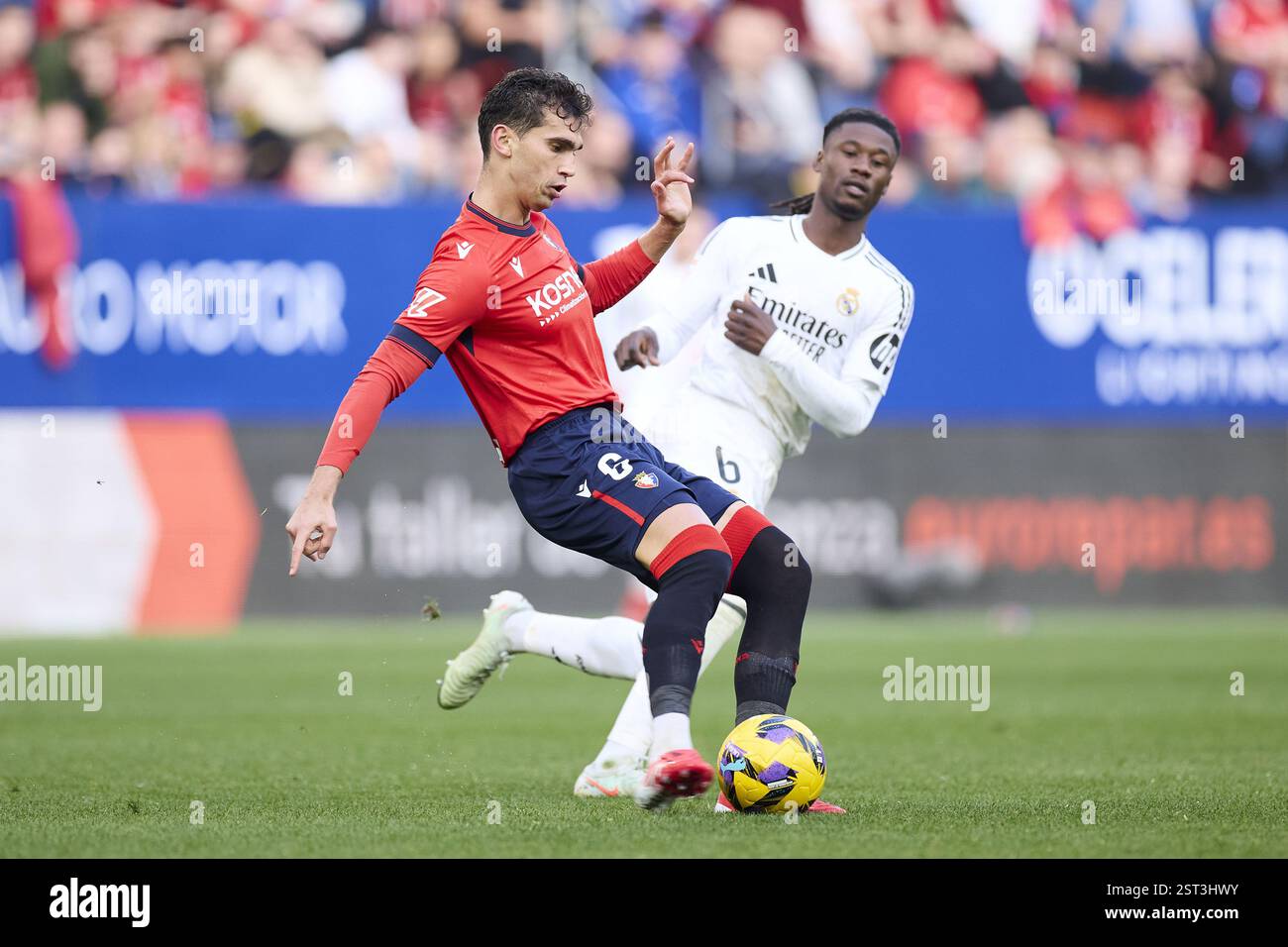 Lucas Torro de CA Osasuna lors du match de football de la Liga entre CA Osasuna et Real Madrid le 15 février 2025 au stade El Sadar de Pampelune, Espagne Banque D'Images
