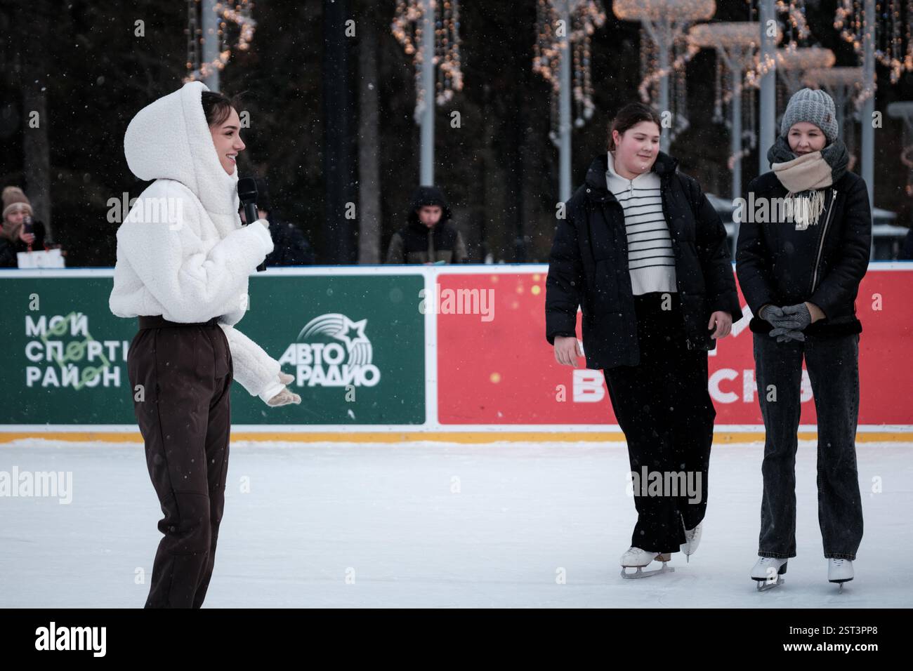 MOSCOU, RUSSIE - FAEBRUARY 16 2025 : Evgenia Medvedeva donne une classe de maître en patinage artistique Banque D'Images