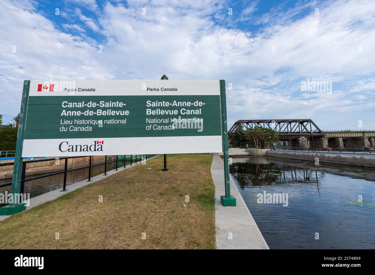 Lieu historique national du Canada du canal-de-Sainte-Anne-de-Bellevue. Chemin de fer pont Galipeault en arrière-plan. Banque D'Images