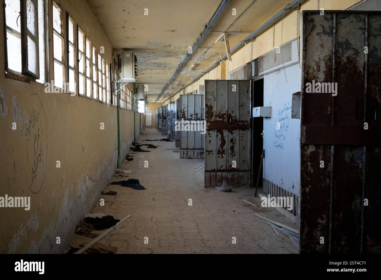 Saydnaya, Syrie – 15 janvier 2025 : cellules abandonnées dans la prison libérée de Saydnaya en Syrie Banque D'Images