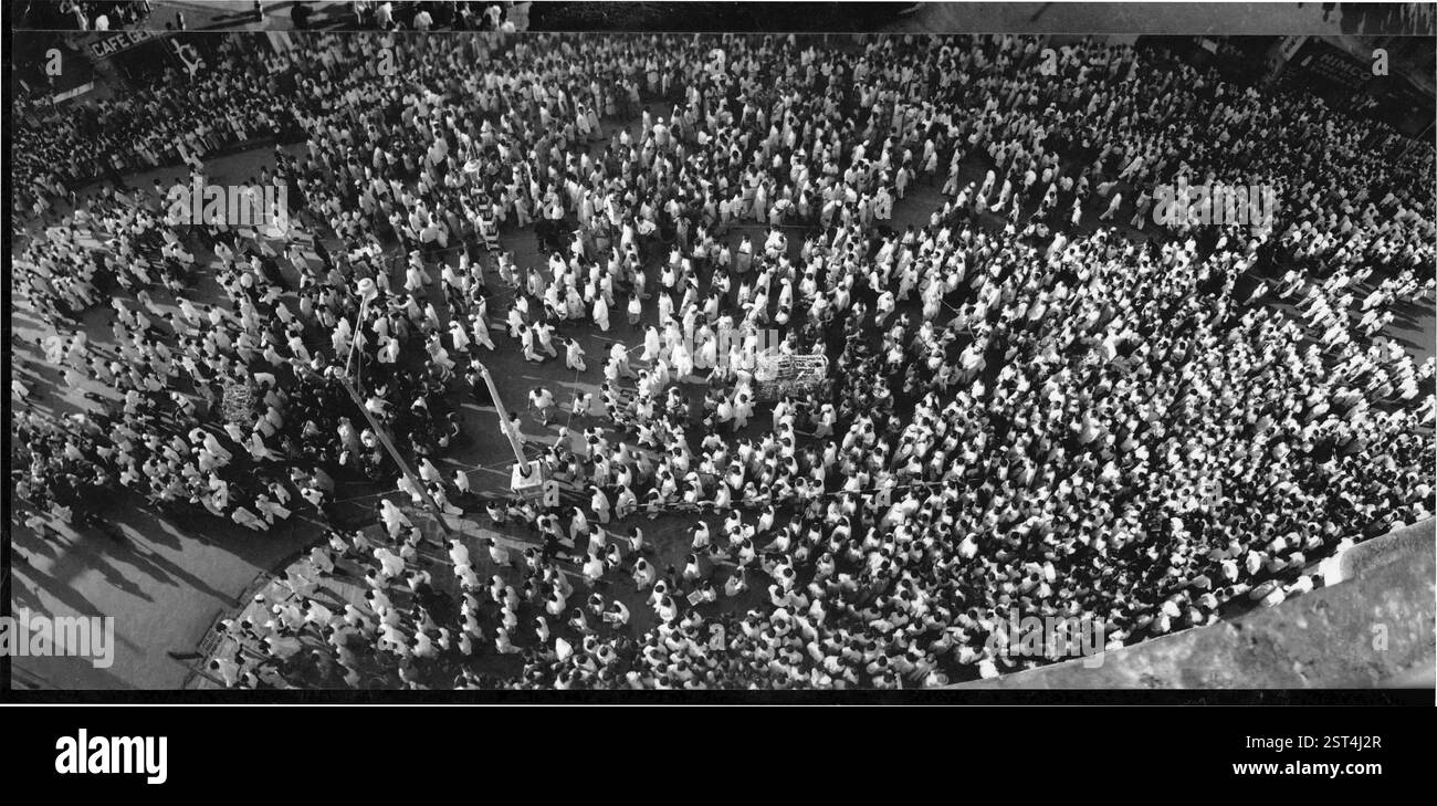 Ganesh Visarjan, Chowpatty, Bombay, Mumbai, Maharashtra, Inde, Asie, 1962, Asie Banque D'Images Ganesh Visarjan, Chowpatty, Bombay, Mumbai, Maharashtra, Inde, Asie, 1962, Asie Banque D'Images