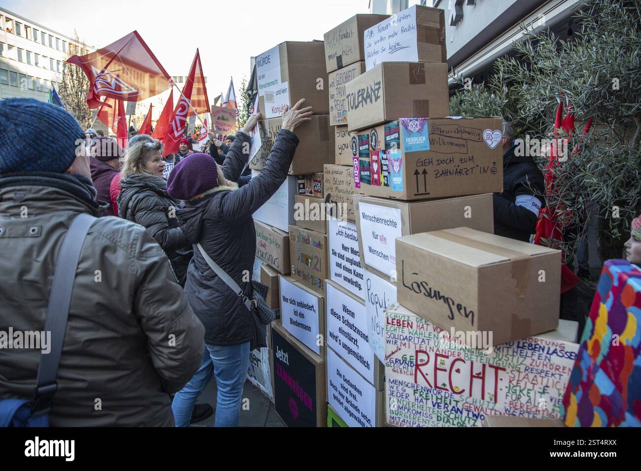 Alliance contre l’extrémisme de droite mobilisée sous la devise plus jamais ne l’est MAINTENANT ! Nuremberg Kornmarkt 8 février 25 le pare-feu Banque D'Images