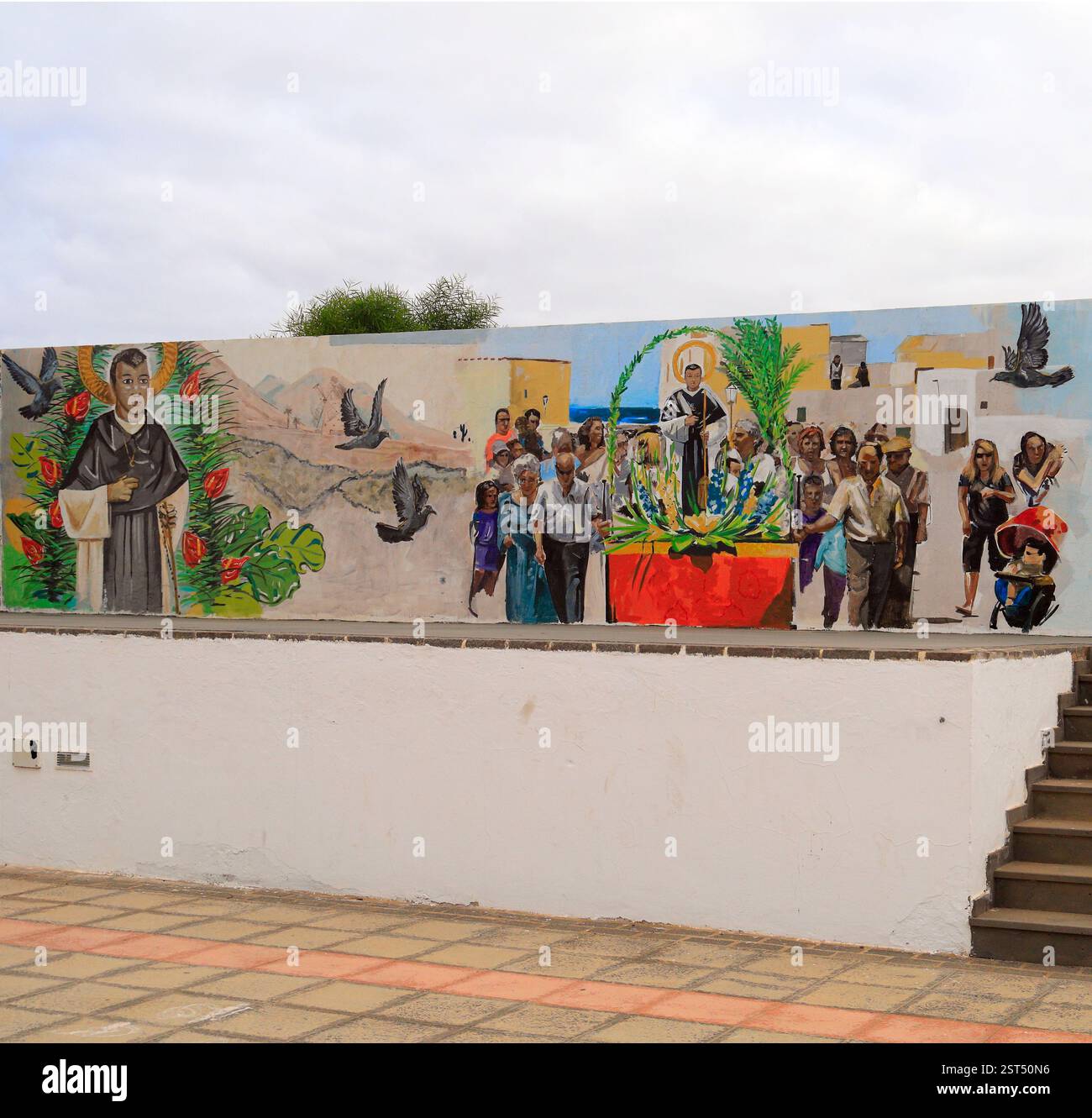 Murale communautaire colorée à l'église Martin de Porres, El Roque, Oliva, Fuerteventura, Îles Canaries, Espagne, UE. Prise hiver 2024 Banque D'Images