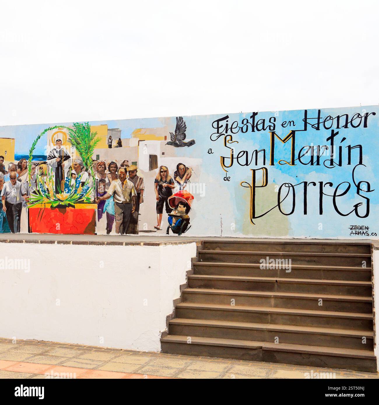 Murale communautaire colorée à l'église Martin de Porres, El Roque, Oliva, Fuerteventura, Îles Canaries, Espagne, UE. Prise hiver 2024 Banque D'Images