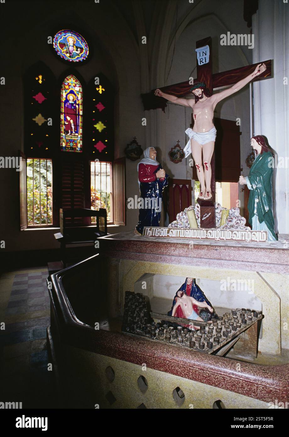 Intérieur de l'église du cœur sacré de Jésus Christ, Pondichéry U. T, Inde, Asie Banque D'Images
