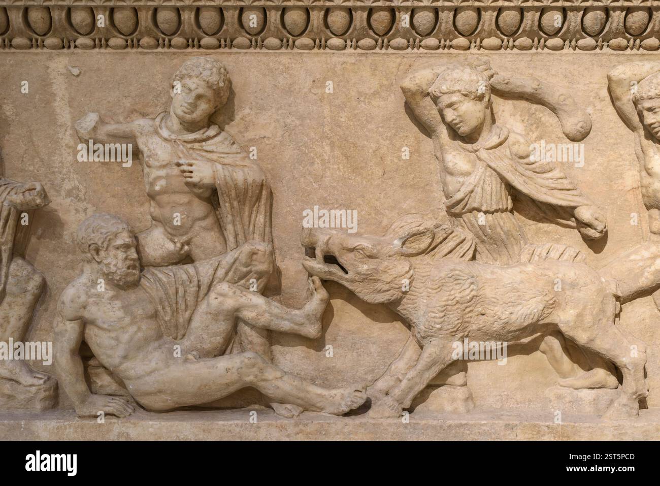 Athènes. Grèce. Grenier sarcophage, 150-170 A.D. représente la chasse au sanglier de Calydonien, à laquelle Meleager et Atalanta ont participé. J'ai trouvé Ayios Ioanni Banque D'Images