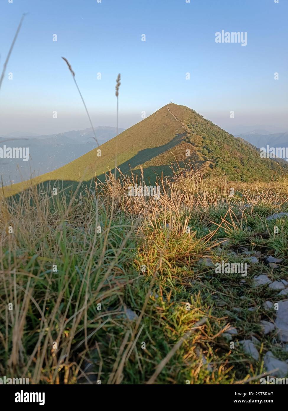 Le sommet du mont San Primo un matin d'été Banque D'Images