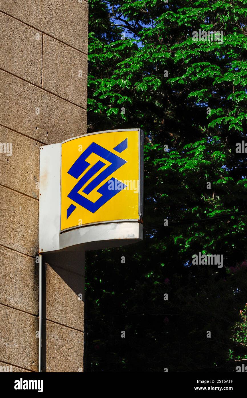 Braganca Paulista, SP, Barzil - 27 novembre 2021 - façade de Banco do Brasil. Succursale bancaire, enseigne publicitaire et logo. Banque D'Images