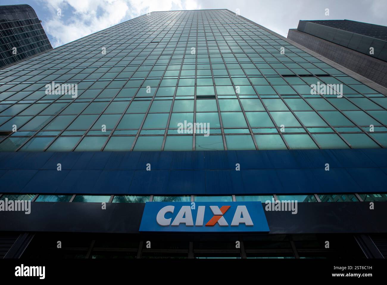 Sao Paulo, Brésil - décembre 29 2019 - Construction et logo de la succursale bancaire de Caixa Economica Federal ( CEF ). Est une institution financière, sous la forme o Banque D'Images