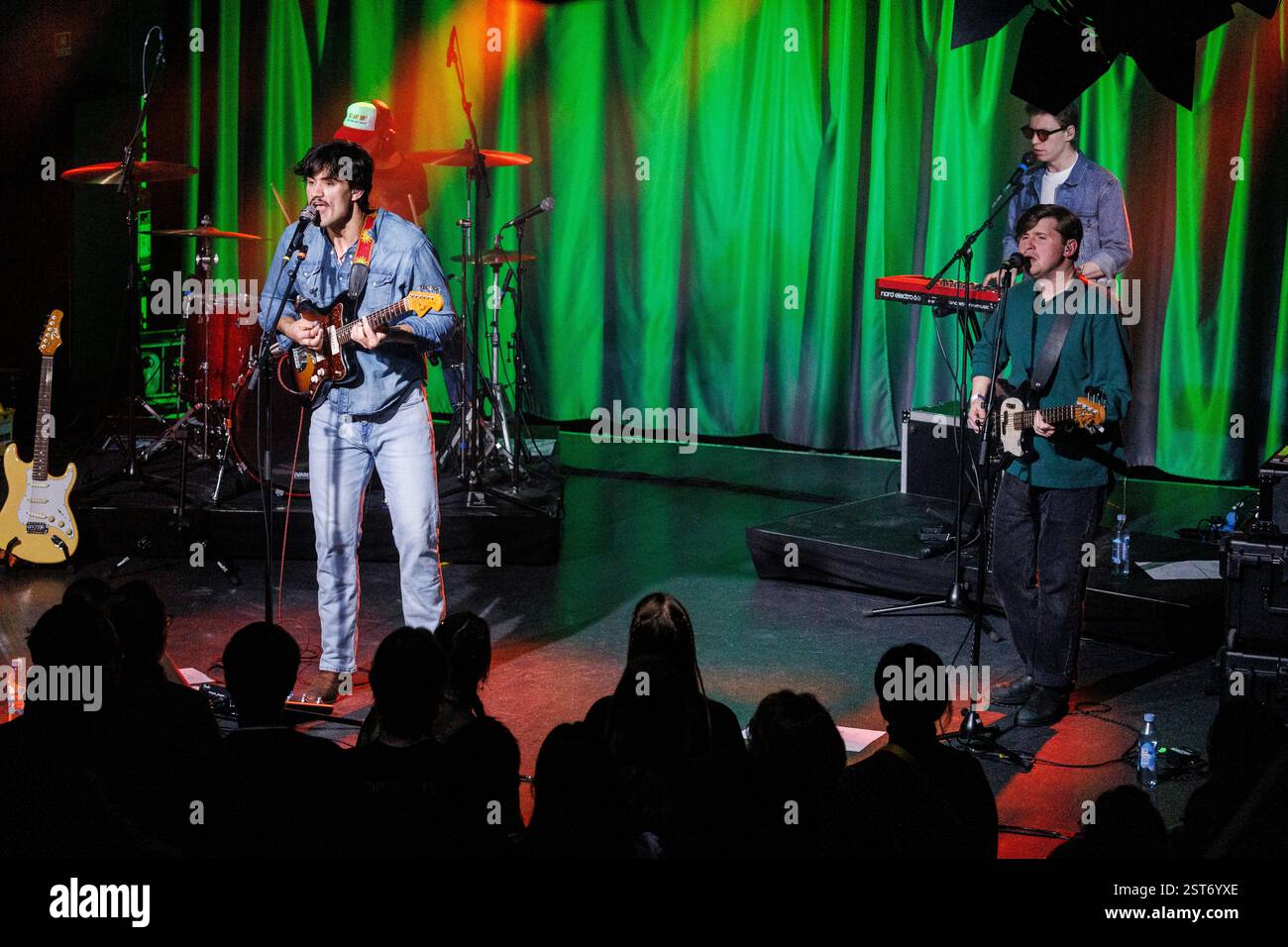 Copenhague, Danemark. 16 février 2025. Le chanteur, compositeur et musicien américain carter Vail donne un concert à VEGA à Copenhague. Banque D'Images