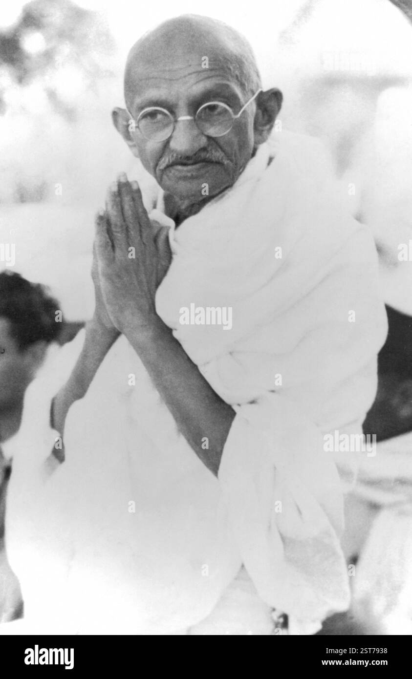 Mahatma Gandhi saluant la foule à Delhi, Inde, Asie, mars 1939, Asie Banque D'Images