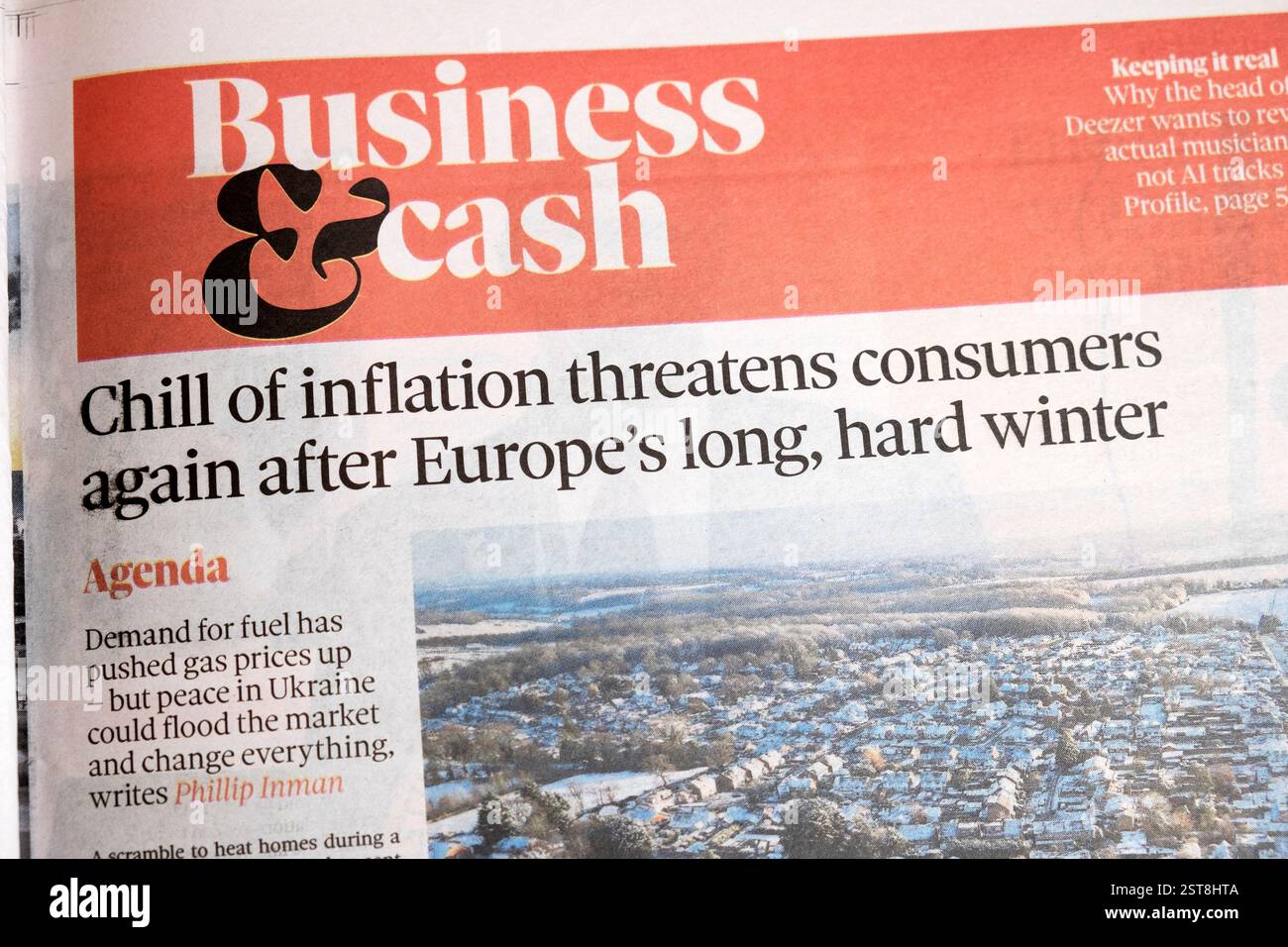 Titre d'un journal d'observation : «le froid de l'inflation menace à nouveau les consommateurs après le long et difficile hiver européen» article sur les affaires et les espèces 16 février 2025 Banque D'Images