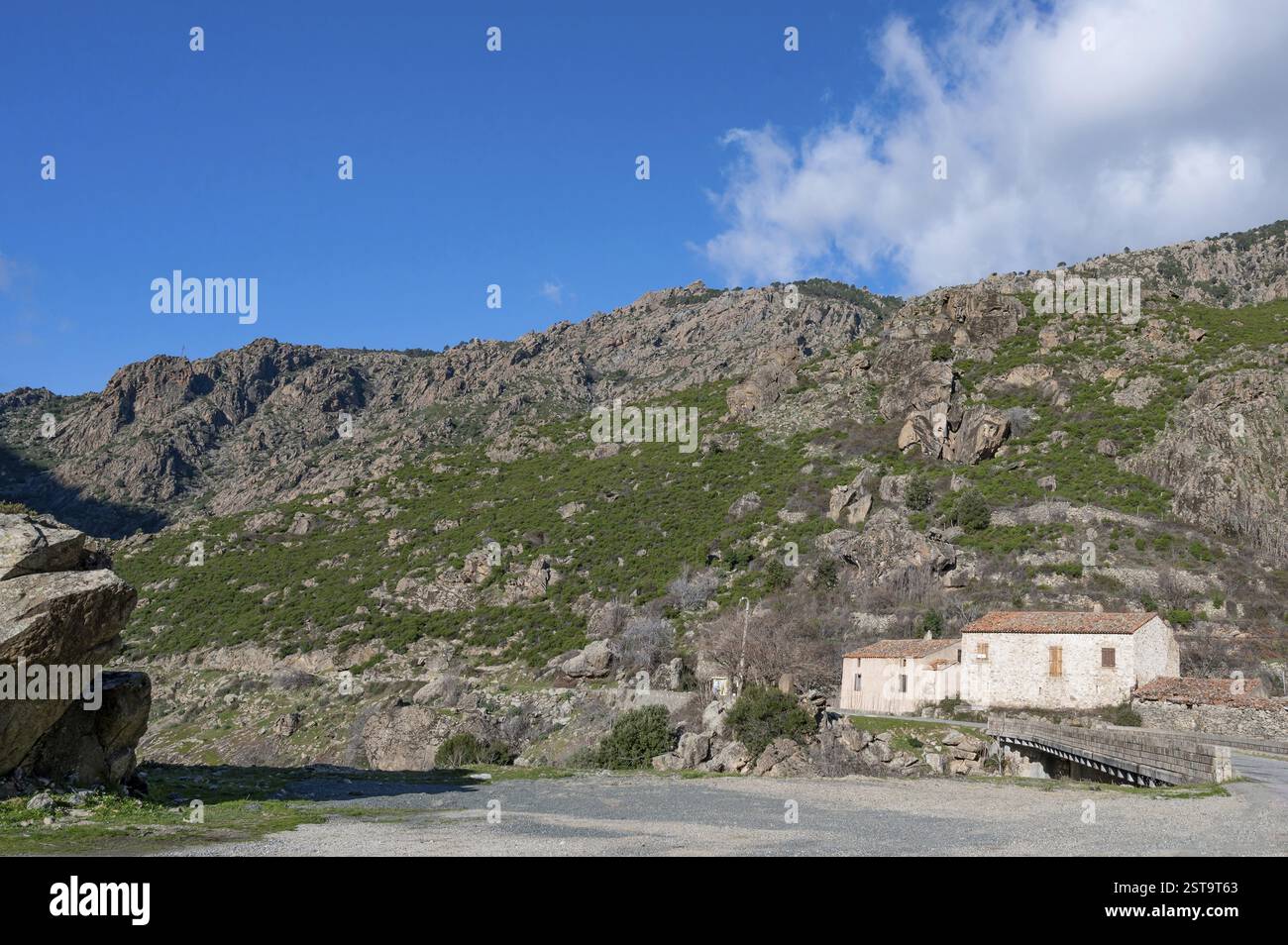 Entrée à la gorge de la Scala di Santa Regina, sculptée dans le granit par le fleuve Golo, Ponte Castirlka, Corse, France, Europe Banque D'Images