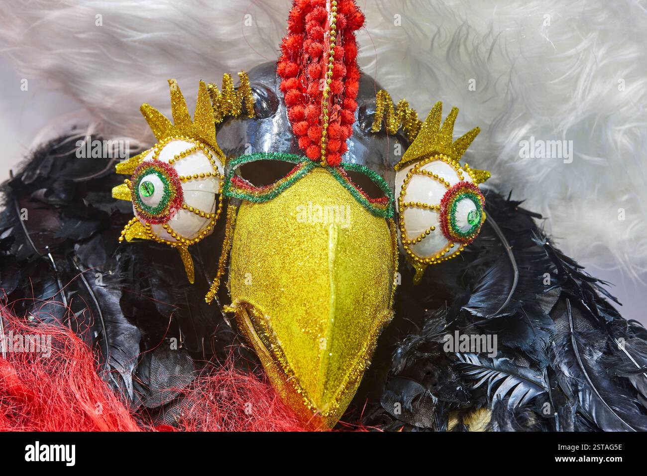 Masque traditionnel de carnaval bolivien. Forme corbeau. Folklore d'amérique du Sud Banque D'Images