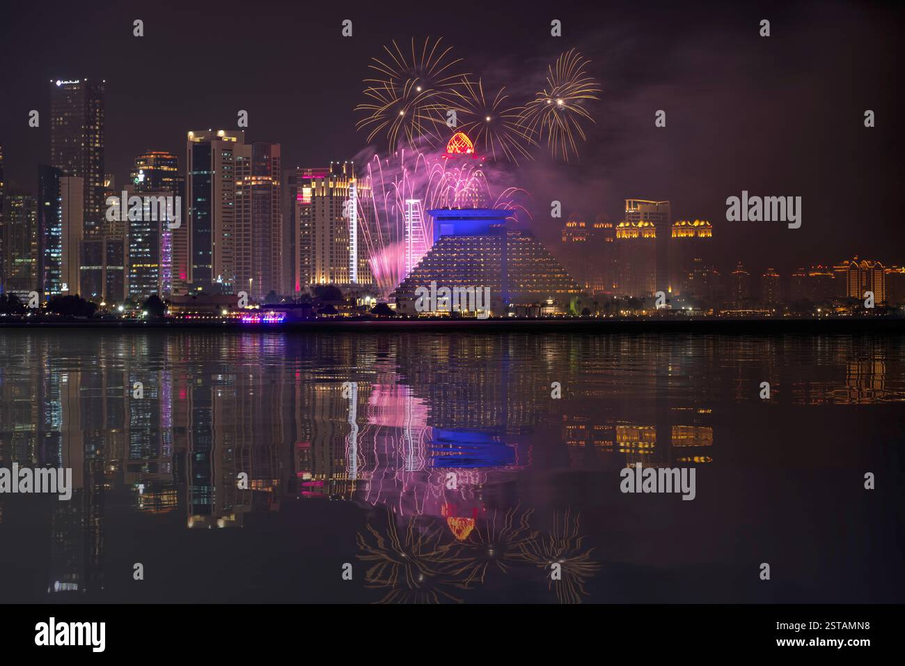 Feu d'artifice à l'Hôtel Park Qatar International Food Festival 2025 Banque D'Images