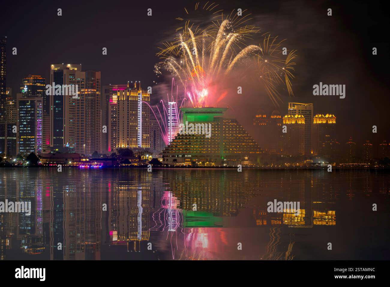 Feu d'artifice à l'Hôtel Park Qatar International Food Festival 2025 Banque D'Images