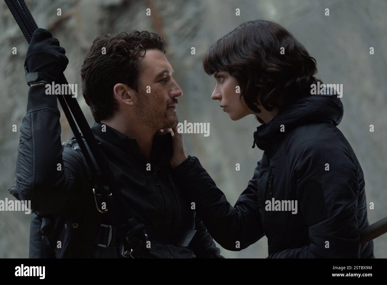 The gorge Miles Teller et Anya Taylor-Joy Banque D'Images