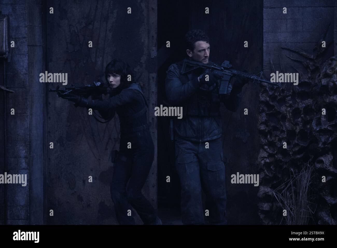 The gorge 2025 miles Teller & Anya Taylor-Joy Banque D'Images