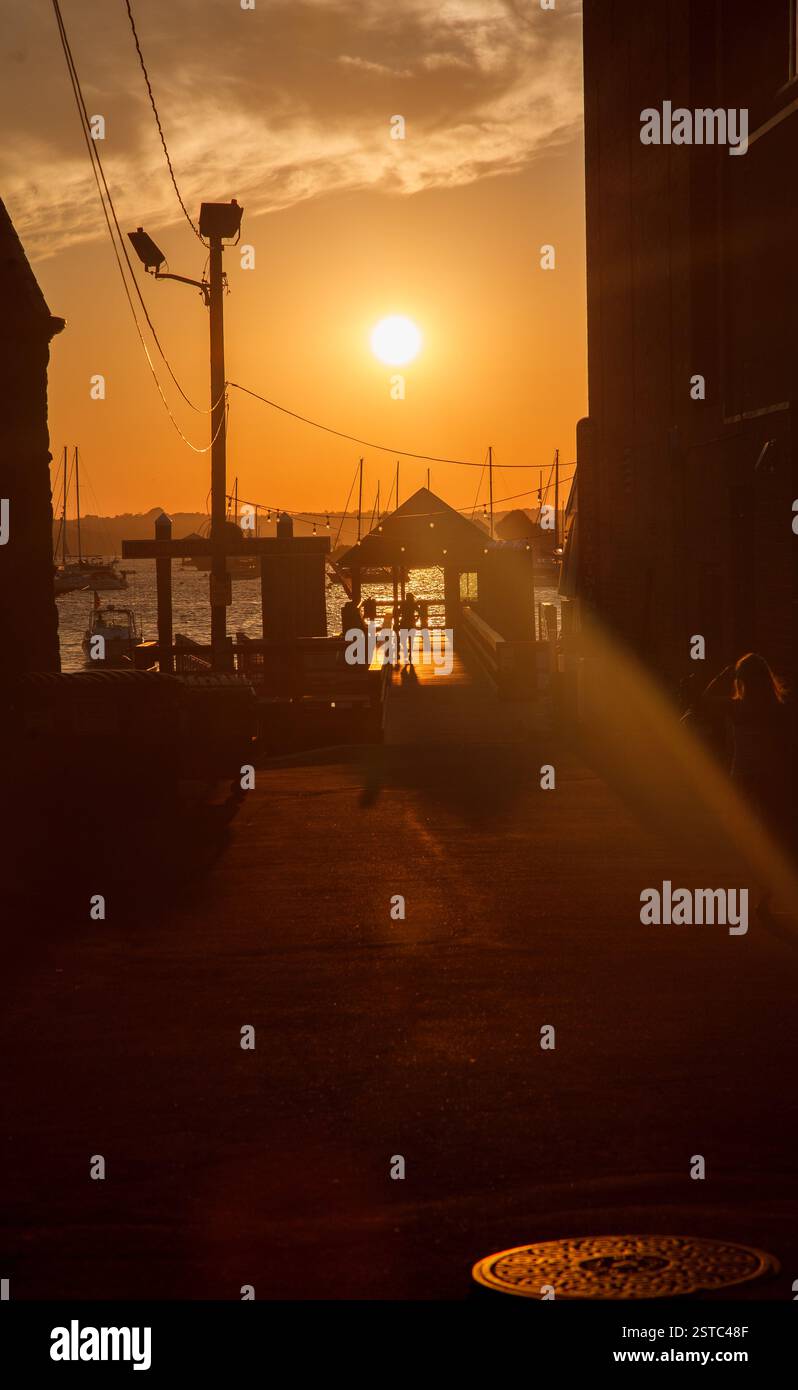 La marina Bowens Wharf au coucher du soleil, Newport, Rhode Island, États-Unis Banque D'Images