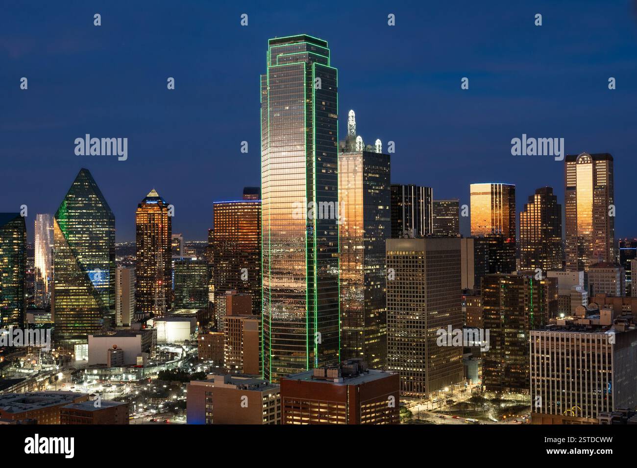 horizon, architecture, dallas, texas, ville, urbain, nuit, lumières, bâtiments, extérieur, lumineux, sombre, vue, gratte-ciel, américain, quartier, soirée, la Banque D'Images