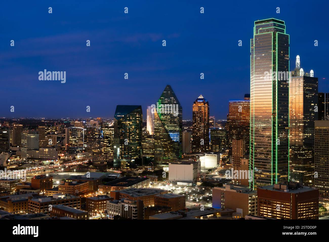 horizon, architecture, dallas, texas, ville, urbain, nuit, lumières, bâtiments, extérieur, lumineux, sombre, vue, gratte-ciel, américain, quartier, soirée, la Banque D'Images