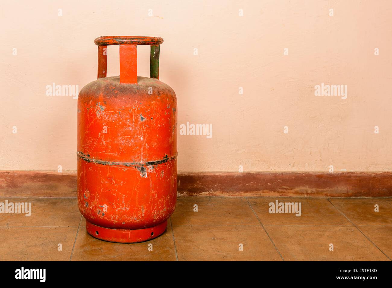 Bouteille de gaz rouge Banque D'Images