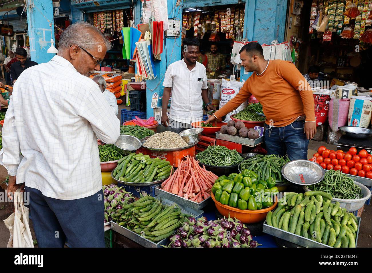 Étal de légumes sur le marché de Viayapura (Bijapur), Karnataka, Inde Banque D'Images