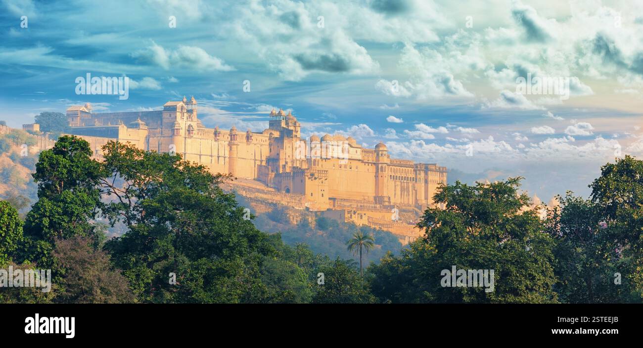 Points de repère de l'Inde - panorama avec fort ambre. Ville de Jaipur Banque D'Images