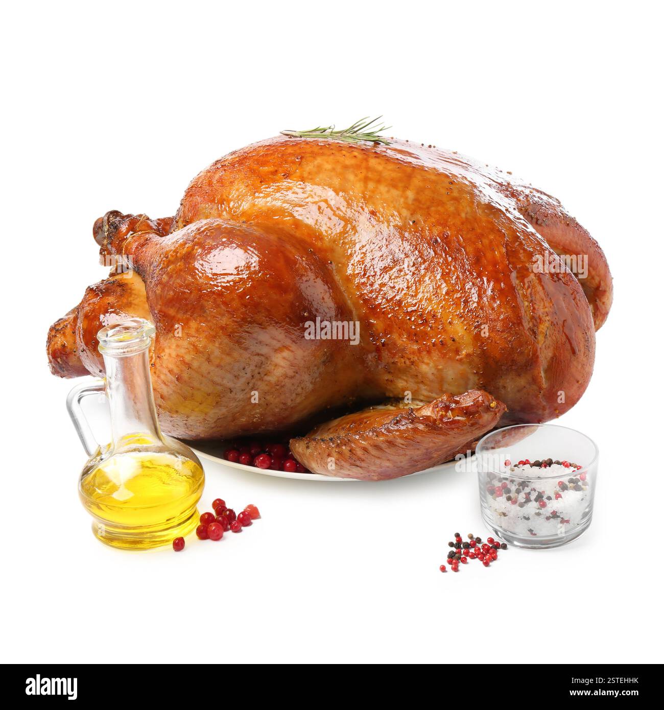 dinde cuite entière avec romarin, huile et épices isolé sur blanc Banque D'Images