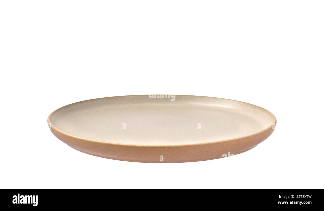 Assiette à dîner en grès beige vide avec découpe isolée Banque D'Images