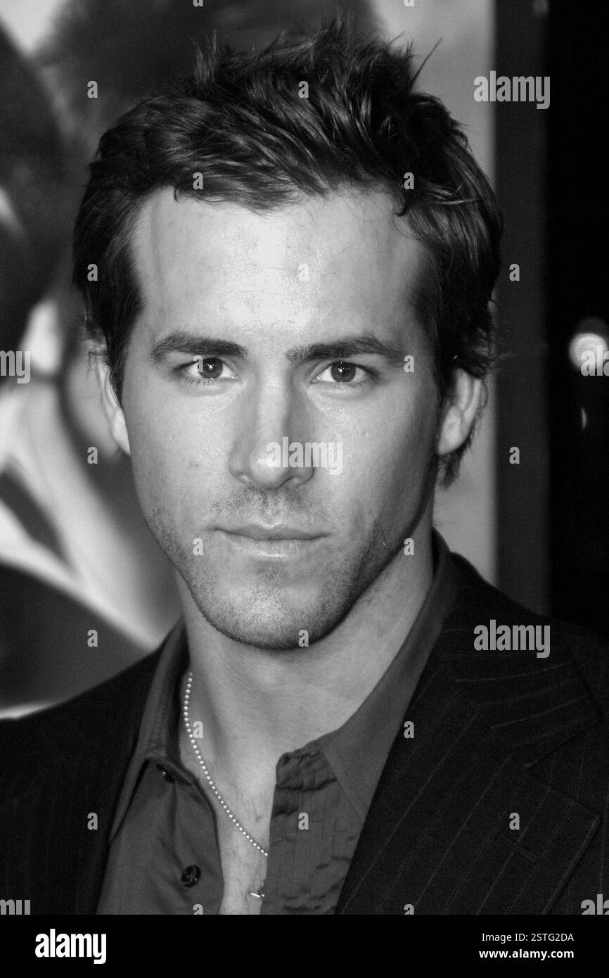 Ryan Reynolds lors de la première de Blade : Trinity à Los Angeles qui s'est tenue au Grauman's Chinese Theater à Hollywood, aux États-Unis, le 7 décembre 2004. Banque D'Images Ryan Reynolds lors de la première de Blade : Trinity à Los Angeles qui s'est tenue au Grauman's Chinese Theater à Hollywood, aux États-Unis, le 7 décembre 2004. Banque D'Images