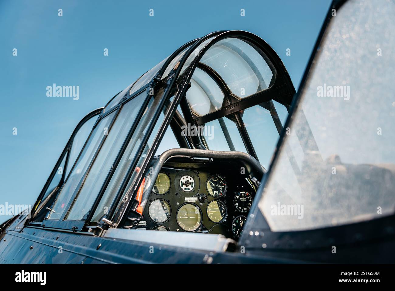 Vintage airplane cockpit Banque D'Images