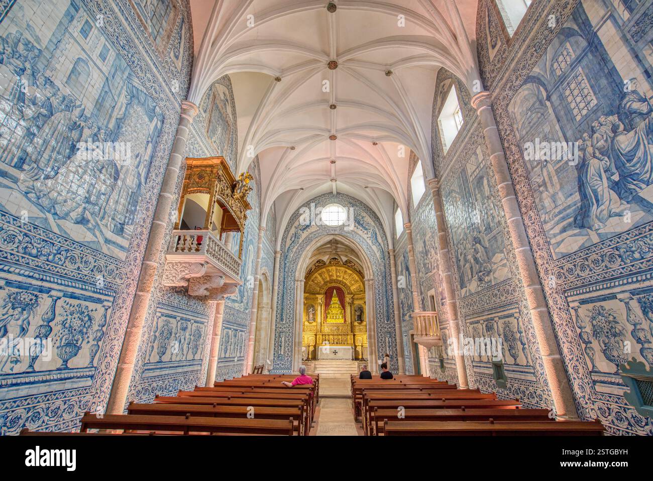 Evora, Portugal - 5 septembre 2023 : intérieur de l'Igreja de Sao Joao Evangelista à Evora, Portugal. L'église historique du 15ème siècle est un UNECO W. Banque D'Images