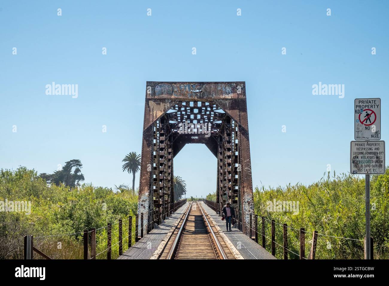 Malibu, Californie - 23 avril 2016 : pont ferroviaire de la rivière Ventura, Emma Wood State Beach, Pacific Coast Highway, Ventura, CALIFORNIE Banque D'Images