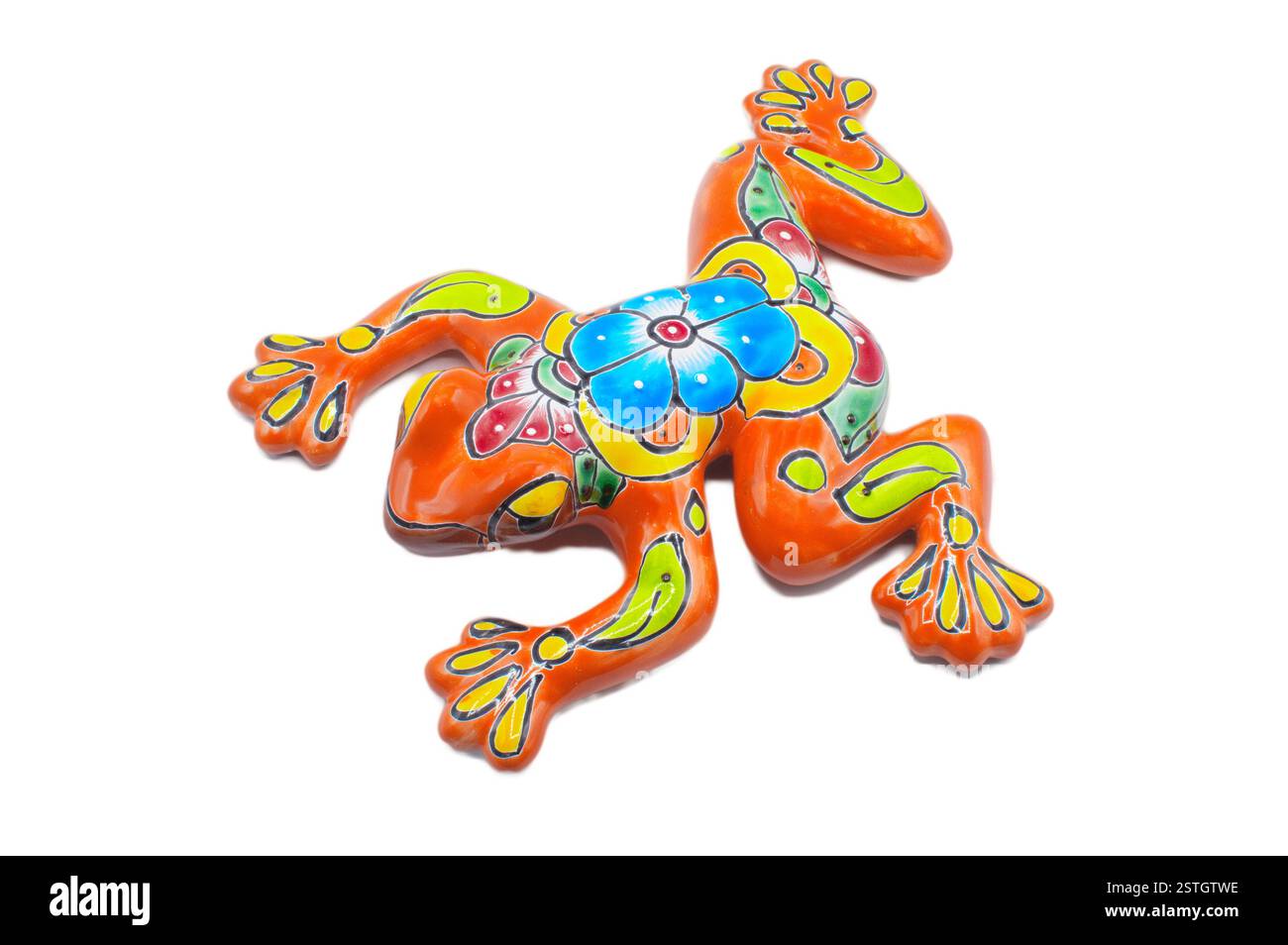 Poterie en céramique mexicaine Pueblo style adobe d'un art mural extérieur d'intérieur grenouille d'arbre coloré, peint à la main multicolore bleu, rouge, orange avec fleur p Banque D'Images