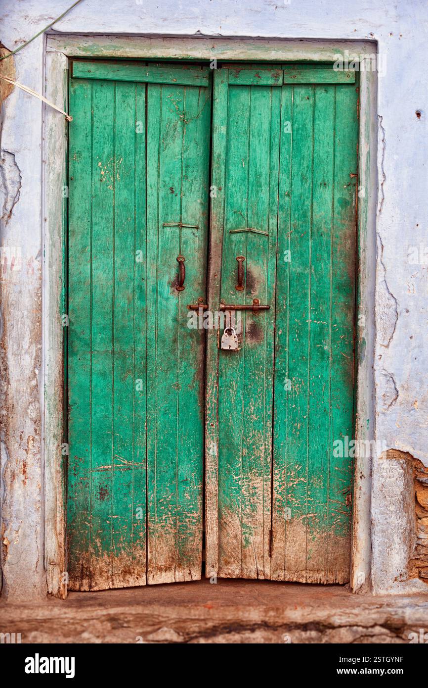 Ancienne porte en bois vert, Inde Banque D'Images