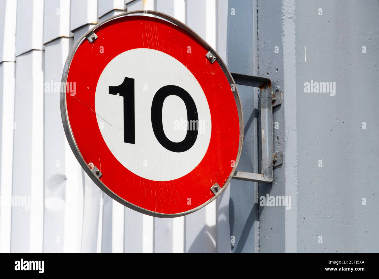 Panneau de limite de vitesse de 10 km/h, Wellington, Île du Nord, Nouvelle-Zélande Banque D'Images