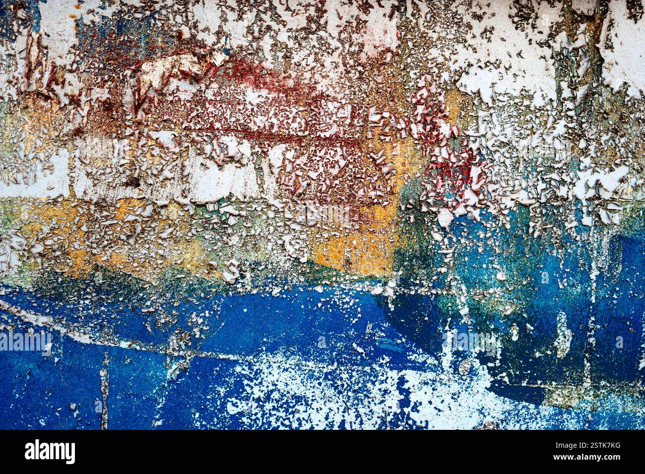 Surface bleue en bois vintage avec peinture pelable. Vue de face avec espace de copie, espace pour le texte. Contexte de conception. Banque D'Images