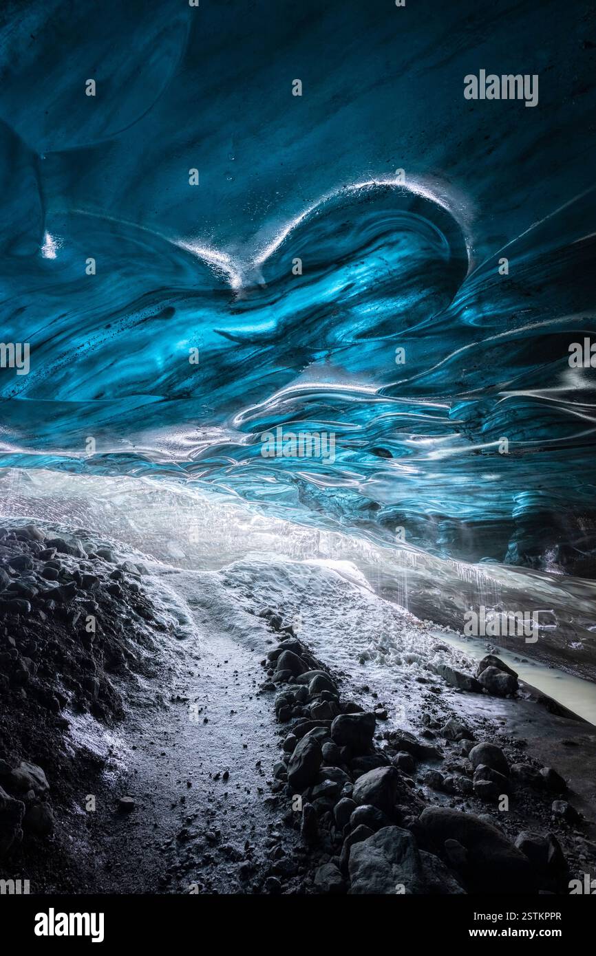 Vue de l'intérieur d'une grotte de glace de Breidamerkurjokull, Austurland, Islande, Europe du Nord Banque D'Images