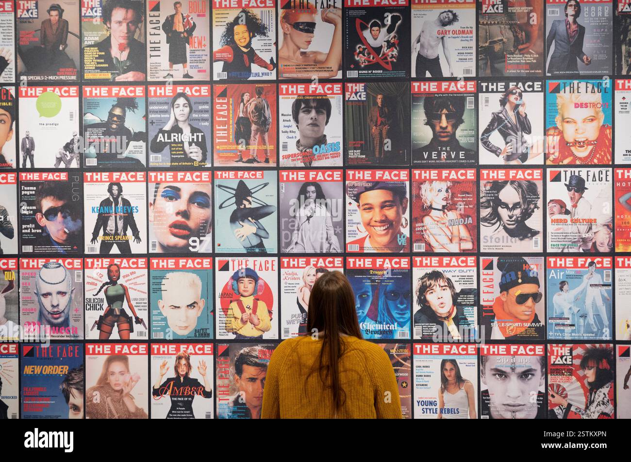 La National Portrait Gallery, Londres, Royaume-Uni. 19 février 2025. (Usage de la presse éditoriale uniquement à des fins de critique ou de critique - PAS DE LIVRES) The face Magazine : culture Shift. Une nouvelle exposition célébrant des images de mode emblématiques et des portraits de The face, un magazine de culture et de style pour les jeunes qui a façonné le paysage créatif et culturel en Grande-Bretagne et au-delà, et rassemblant 200 photographies de plus de 80 photographes des années 80, 90 et 2000 Crédit : Malcolm Park/Alamy Live News Banque D'Images